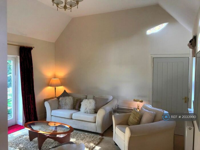 1 Bedroom Bungalow To Rent In The Street, Mortimer Common, Reading, RG7