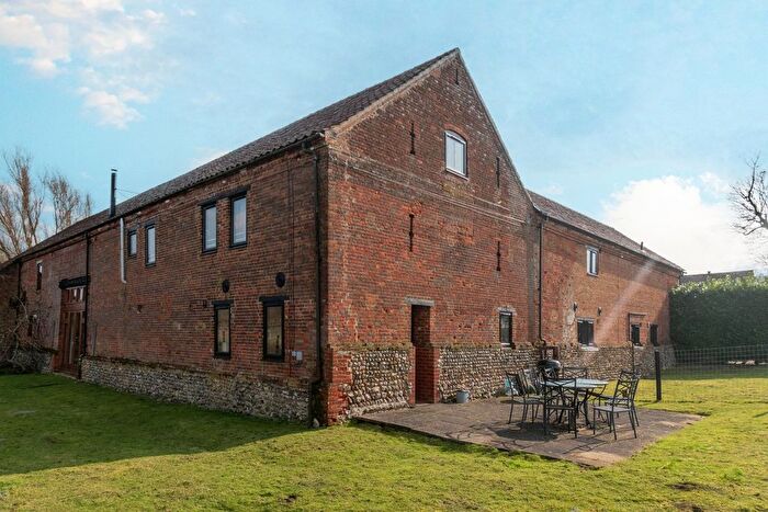 4 Bedroom Barn Conversion For Sale In Swaffham Road, Toftrees, NR21