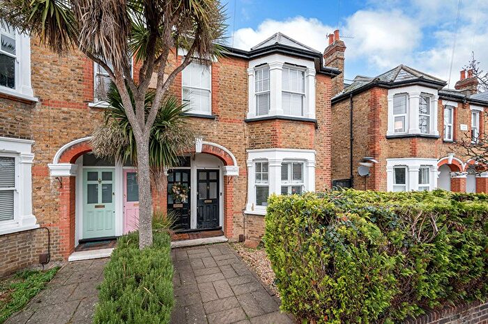 2 Bedroom Flat For Sale In Broomfield Road, Surbiton, KT5