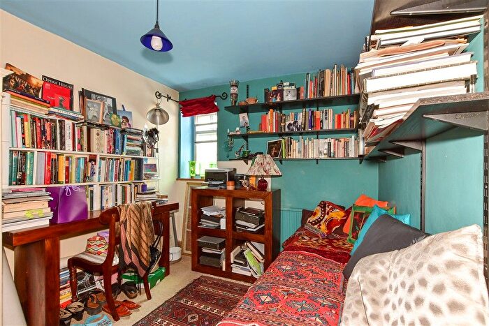 3 Bedroom Flat For Sale In Littlebourne Road, Canterbury, Kent, CT3