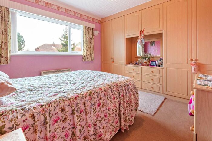 3 Bedroom Bungalow For Sale In Kings Avenue, Brigg, North Lincolnshire, DN20