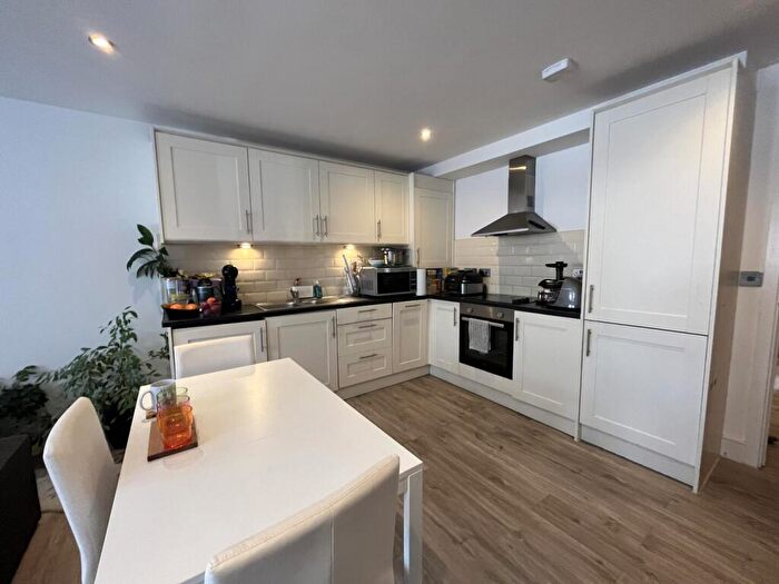 2 Bedroom Apartment To Rent In Montem Road, New Malden, KT3