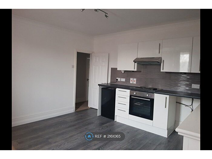 2 Bedroom Flat To Rent In Constitution Road, Chatham, ME5