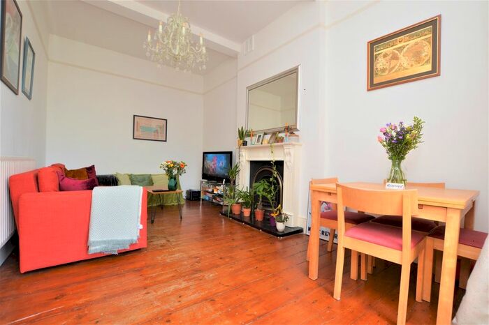 3 Bedroom Flat To Rent In Newlands Park, London, SE26