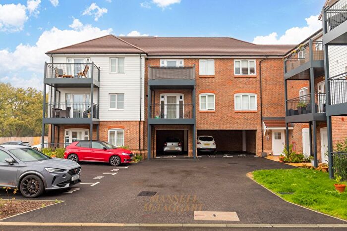 1 Bedroom Flat For Sale In Riverbrook Road, Tinsley Green, RH10