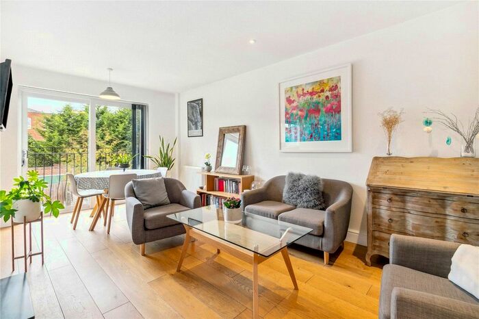 2 Bedroom Maisonette To Rent In Stanmore Gardens, Richmond, Surrey, TW9