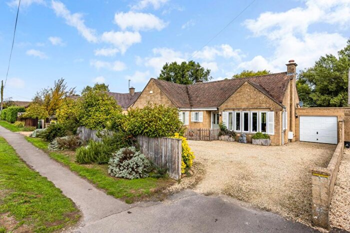 3 Bedroom Bungalow For Sale In Rissington Road, Bourton-on-the-Water, Cheltenham, Gloucestershire, GL54