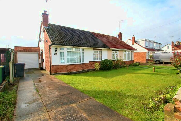 2 Bedroom Semi-Detached Bungalow To Rent In Greenlands, Rochford, SS4