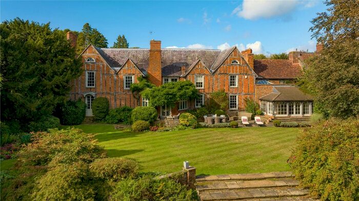 7 Bedroom Link Detached House For Sale In The Avenue, Church Street, Aspley Guise, Bedfordshire, MK17