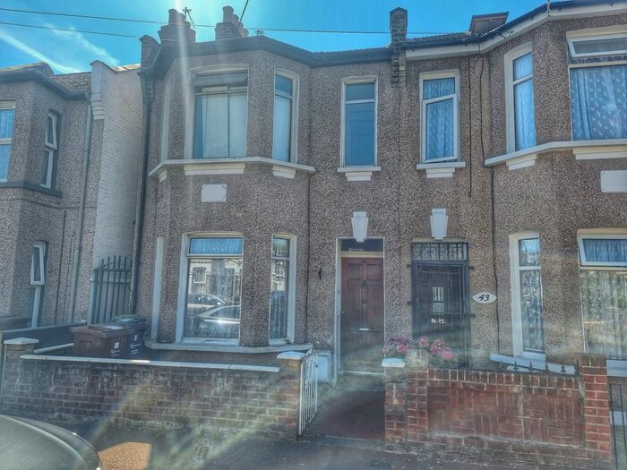 3 Bedroom Terraced House To Rent In Park Avenue, Barking, IG11