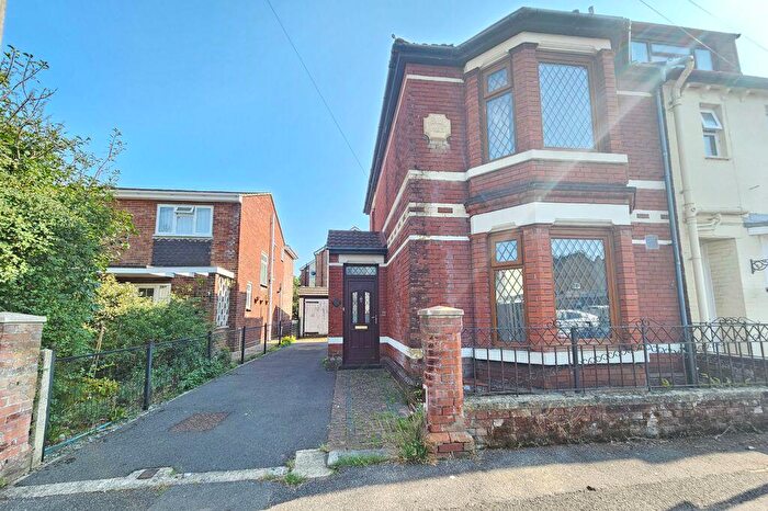 3 Bedroom Detached House For Sale In Clifton Street, Gosport, PO12