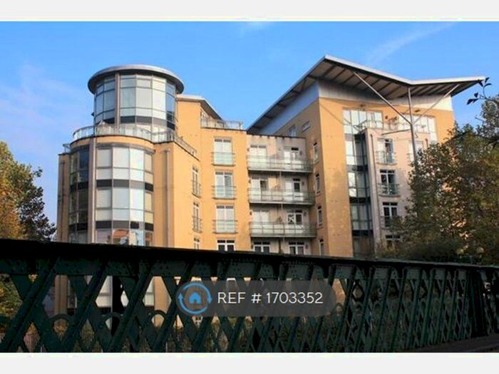 2 Bedroom Flat To Rent In Kenavon Drive, Reading, RG1