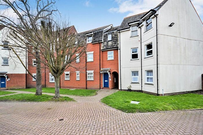 2 Bedroom Apartment For Sale In Tattersalls Chase, Southminster, CM0
