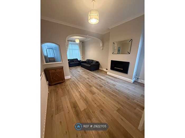 3 Bedroom End Of Terrace House To Rent In Preston Road, Birmingham, B26
