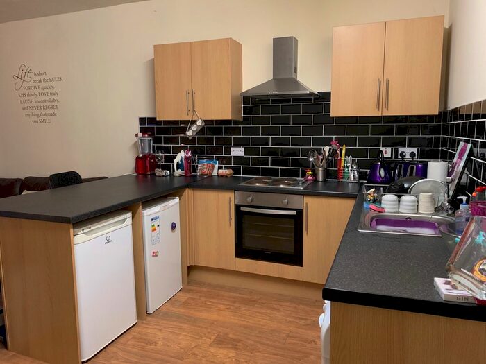 1 Bedroom Flat To Rent In Roman View, Leeds, LS8