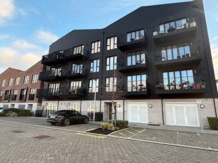 1 Bedroom Flat To Rent In Common Creek Wharf, Rochester, ME1
