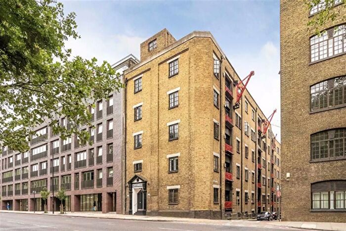 3 Bedroom Flat To Rent In The Highway, London, E1W