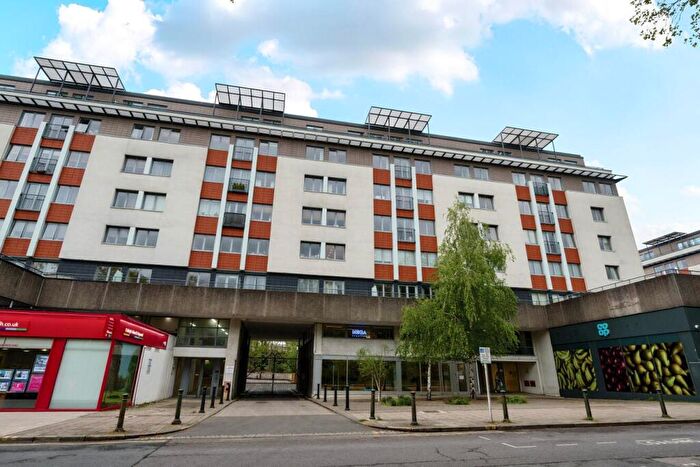 2 Bedroom Flat For Sale In Albemarle Road, Beckenham, Kent, BR3