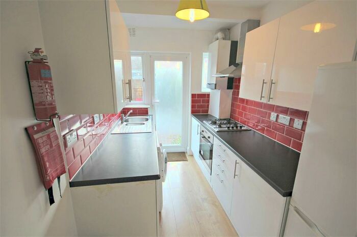 4 Bedroom Detached House To Rent In Rucklidge Avenue, Willesden, London, NW10