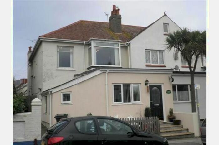 2 Bedroom Flat To Rent In Seaway Road, Paignton, TQ3