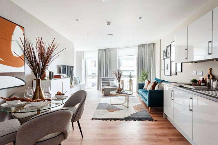 2 Bedroom Apartment For Sale In Crescent Gardens, Croydon, London, CR0