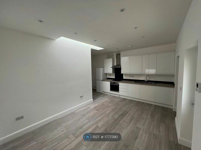 2 Bedroom Maisonette To Rent In Cottingham Road, London, SE20