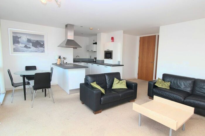 2 Bedroom Flat To Rent In Melia House, Lord Street, Green Quarter, Manchester, M4
