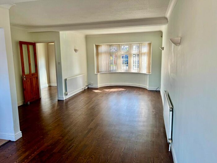 3 Bedroom House To Rent In Cookham Road, Maidenhead, SL6