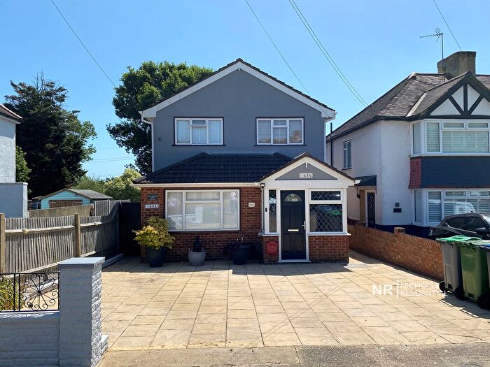 4 Bedroom Detached House For Sale In Gilders Road, Chessington, Surrey., KT9
