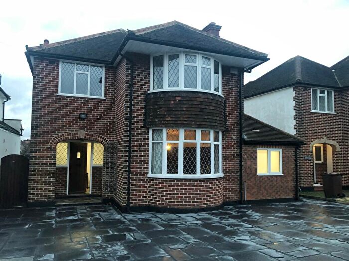 4 Bedroom House To Rent In Hays Walk, Sutton, SM2