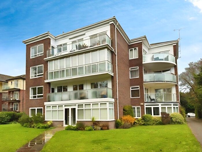 2 Bedroom Apartment For Sale In West Cliff Road, Bournemouth, BH4