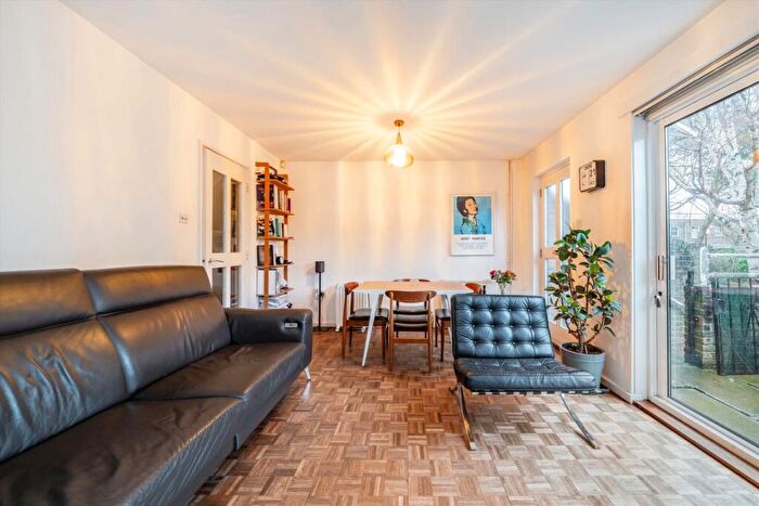 4 Bedroom House For Sale In Christchurch Square, Victoria Park, E9