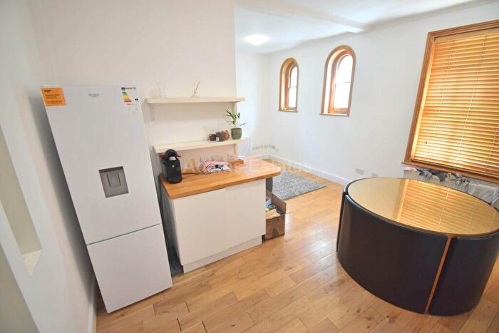 1 Bedroom Flat To Rent In Wokingham Road, Reading, RG6