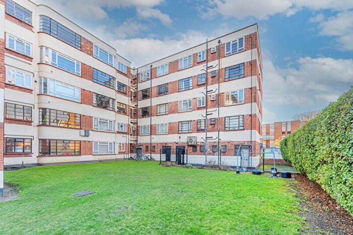 1 Bedroom Flat For Sale In Flat Beaumont Court, Upper Clapton Road, London, E5