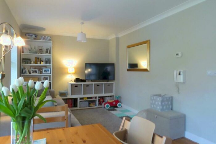 2 Bedroom Apartment To Rent In Lullington Road, Anerley, London, SE20