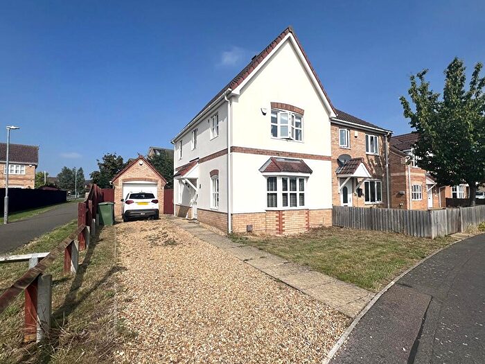 3 Bedroom Semi-Detached House For Sale In Hunters Close, Chatteris, Cambs, PE16