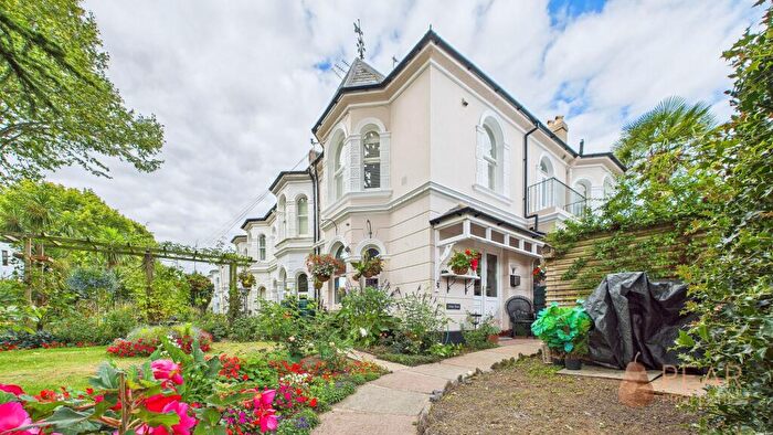 2 Bedroom Maisonette To Rent In South Farm Road, Worthing, BN14
