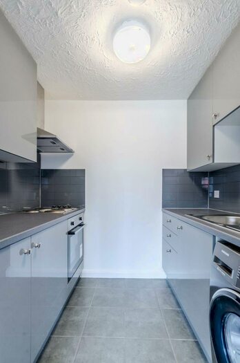 1 Bedroom Flat To Rent In Oakmead Place, Colliers Wood, Mitcham, CR4