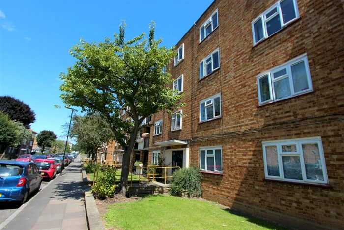 1 Bedroom Flat To Rent In Boyton Road, Hornsey, N8