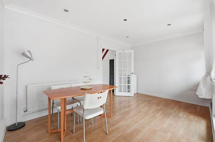 3 Bedroom Flat For Sale In Morant Street, London, E14