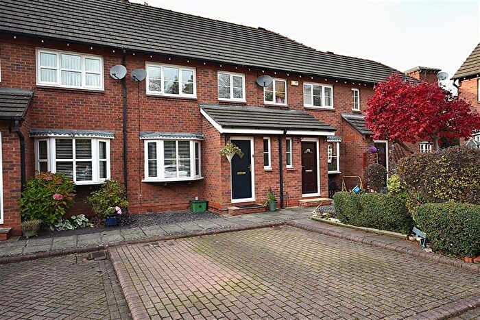 3 Bedroom Mews For Sale In Sutton Close, Macclesfield, SK11