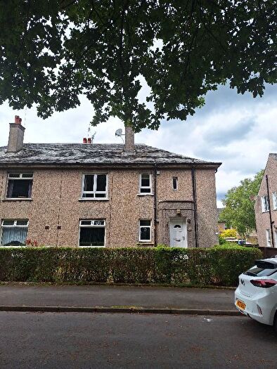 3 Bedroom Flat To Rent In Damshot Crescent, Pollok, Glasgow, G53