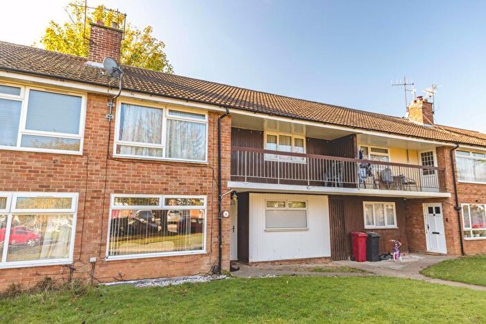 2 Bedroom Maisonette For Sale In Newton Close, Langley, SL3