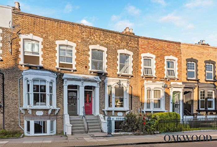 2 Bedroom Flat For Sale In Leconfield Road, London, N5