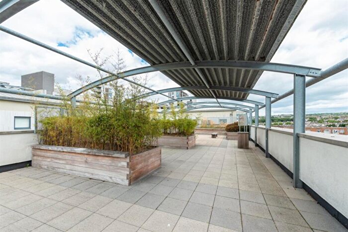3 Bedroom Flat To Rent In Kingscote Way, Brighton, East Sussex, BN1