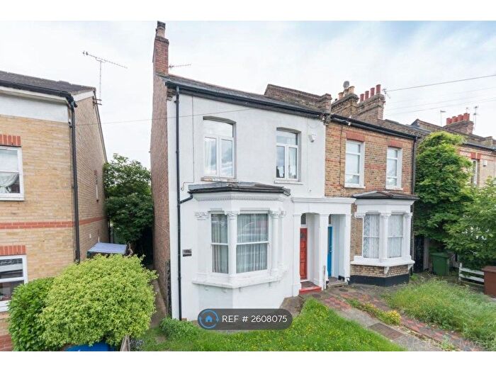 2 Bedroom Flat To Rent In Upland Road, London, SE22