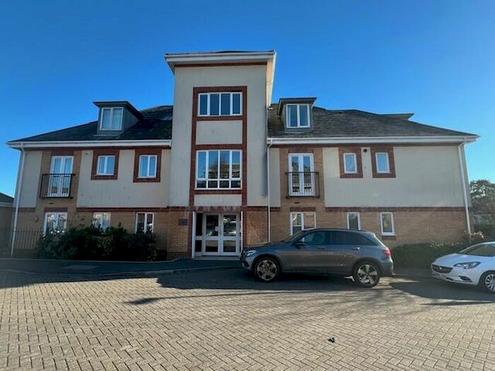 2 Bedroom Flat To Rent In Doulton Gardens, BH14