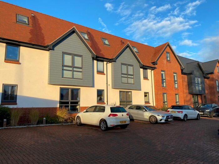 2 Bedroom Flat To Rent In Francis Close, Thatcham RG18