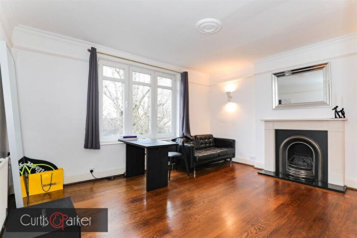 2 Bedroom Flat For Sale In Grosvenor Road, Chiswick, W4