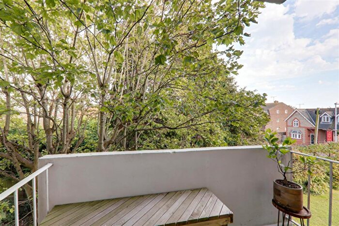 1 Bedroom Flat For Sale In Ashington Court, Broadwater Street East Broadwater, Worthing, BN14